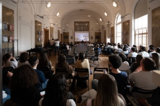 Lectio Magistralis di Mario Cucinella al Politecnico di Milano in piazza Leonardo da Vinci. Lectio Magistralis di Mario Cucinella al Politecnico di Milano in piazza Leonardo da Vinci.
