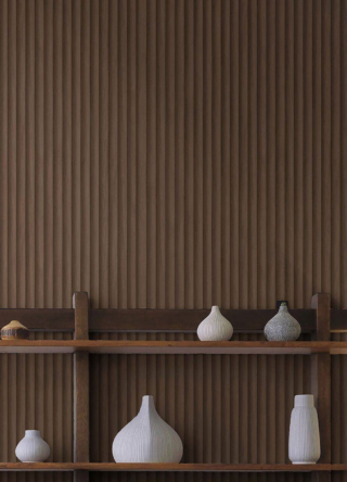 Garantisce un ricercato effetto tridimensionale la carta da parati TNT Teak Slats di Carta da parati degli anni 70 di che ricorda una serie di doghe in legno marrone scuro montate verticalmente a parete. La superficie, liscia e opaca, è lavabile. Il rotolo misura L 10,05 x H 0,53 metri, prezzo 52,90 euro. https://www.cartadaparatideglianni70.com Garantisce un ricercato effetto tridimensionale la carta da parati TNT Teak Slats di Carta da parati degli anni 70 di che ricorda una serie di doghe in legno marrone scuro montate verticalmente a parete. La superficie, liscia e opaca, è lavabile. Il rotolo misura L 10,05 x H 0,53 metri, prezzo 52,90 euro. https://www.cartadaparatideglianni70.com