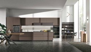 Si svilppa linearmente a parete la composizione Karma di Stosa Cucine che ha le ante lisce in Laccato opaco Caffè, una colorazione calda e accogliente; il top e la cappa Trave a sbalzo sono in Fenix Grigio Aragona. Lo schienale luminoso e magnetico illumina il piano di lavoro in modo omogeneo e permette di attaccare e staccare facilmente i pratici accessori con calamita. Prezzo su richiesta. https://www.stosacucine.com Si svilppa linearmente a parete la composizione Karma di Stosa Cucine che ha le ante lisce in Laccato opaco Caffè, una colorazione calda e accogliente; il top e la cappa Trave a sbalzo sono in Fenix Grigio Aragona. Lo schienale luminoso e magnetico illumina il piano di lavoro in modo omogeneo e permette di attaccare e staccare facilmente i pratici accessori con calamita. Prezzo su richiesta. https://www.stosacucine.com