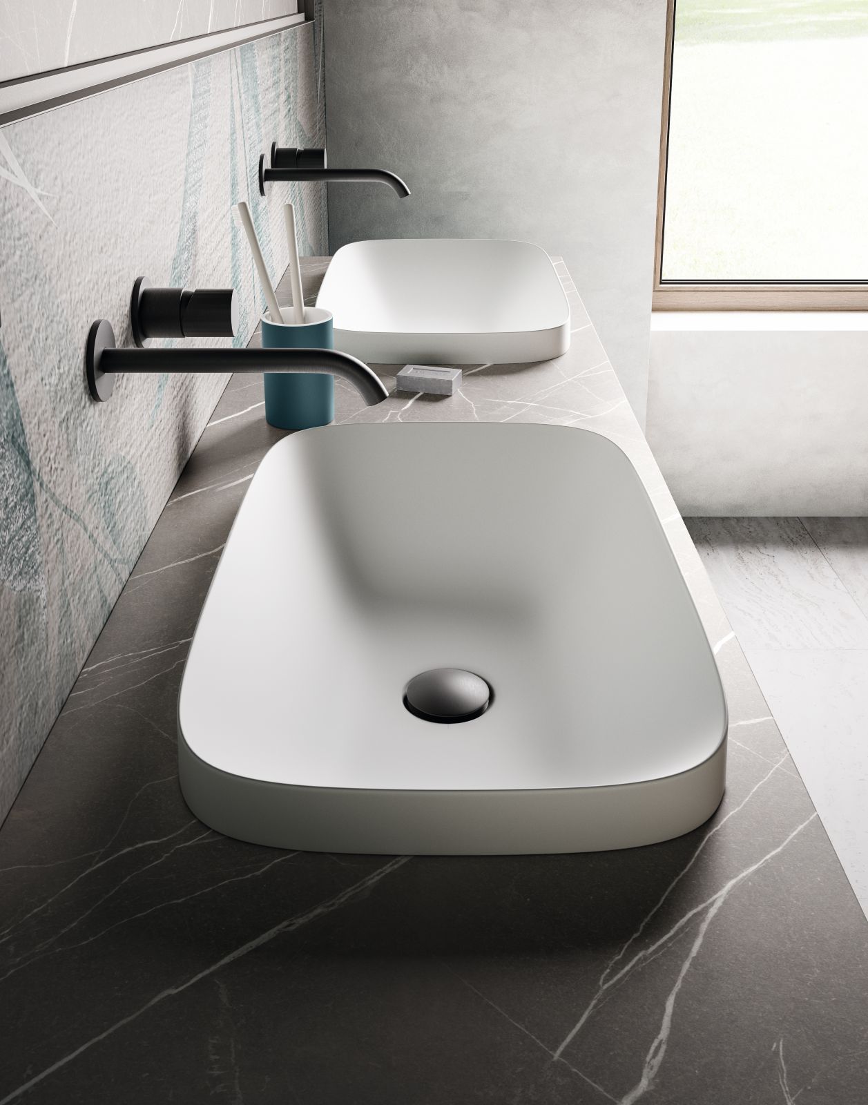 È realizzato in ceramica bianca opaca il lavabo da appoggio rettangolare Hyve di Cerasa dalle linee morbide che si assottigliano verso il margine dando vita a un bordo leggero di 4 mm. Senza troppopieno, misura L 55 x P 34 x H 5 cm. Prezzo su richiesta. www.cerasa.it