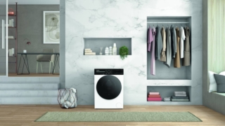 Capiente 12 kg ed in classe A, nella lavatrice Horizon WPM 27W ADS IT di Whirlpool l’esclusiva tecnologia 6° SENSO adatta dinamicamente le impostazioni in base alle caratteristiche di ciascun carico, garantendo una cura ideale per tutti i tessuti: in pratica tre sensori intelligenti lavorano insieme per ottimizzare tempi e consumi. Misura L 60 x P 63 x H 84,5 cm. Prezzo da rivenditore. www.whirlpool.it Capiente 12 kg ed in classe A, nella lavatrice Horizon WPM 27W ADS IT di Whirlpool l’esclusiva tecnologia 6° SENSO adatta dinamicamente le impostazioni in base alle caratteristiche di ciascun carico, garantendo una cura ideale per tutti i tessuti: in pratica tre sensori intelligenti lavorano insieme per ottimizzare tempi e consumi. Misura L 60 x P 63 x H 84,5 cm. Prezzo da rivenditore. www.whirlpool.it