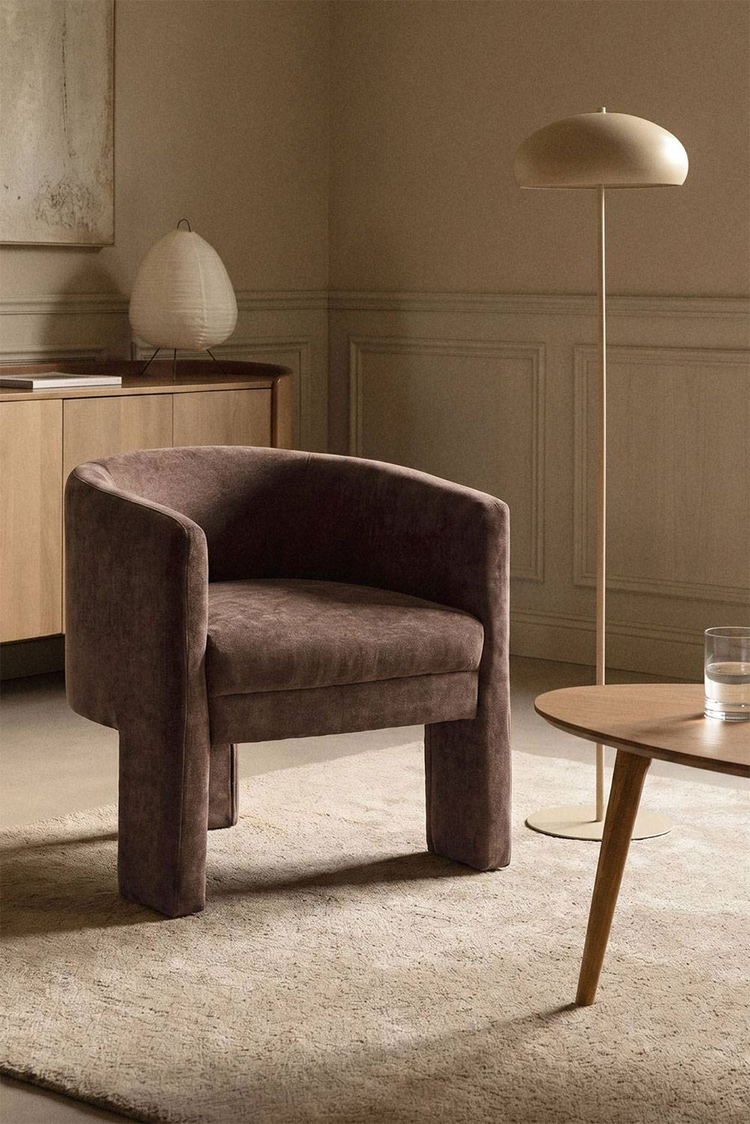 Una forma avvolgente per la poltrona Irati di Sklum che è completamente rivestita in morbida Ciniglia Marrone Caffè. La struttura in compensato di pioppo è imbottita in schiuma di poliuretano. Misura L 65 x P 65 x H 71 cm. Prezzo 184,95 euro. https://www.sklum.com Una forma avvolgente per la poltrona Irati di Sklum che è completamente rivestita in morbida Ciniglia Marrone Caffè. La struttura in compensato di pioppo è imbottita in schiuma di poliuretano. Misura L 65 x P 65 x H 71 cm. Prezzo 184,95 euro. https://www.sklum.com