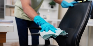 Come pulire la sedia da scrivania ed evitare che lasci segni sul pavimento