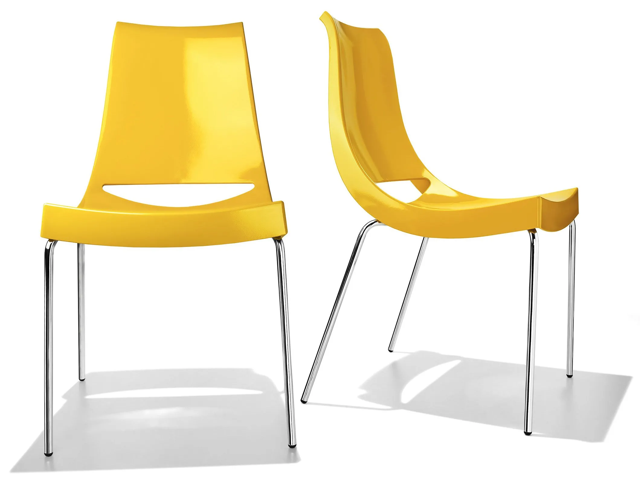 Tre idee per abbinare le sedie colorate in polipropilene nel tuo