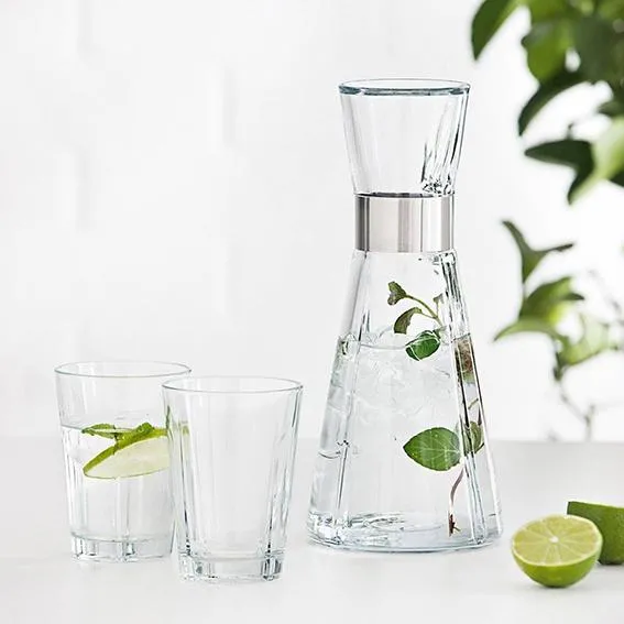 Bottiglie di vetro e caraffe per acqua e bevande - Cose di Casa
