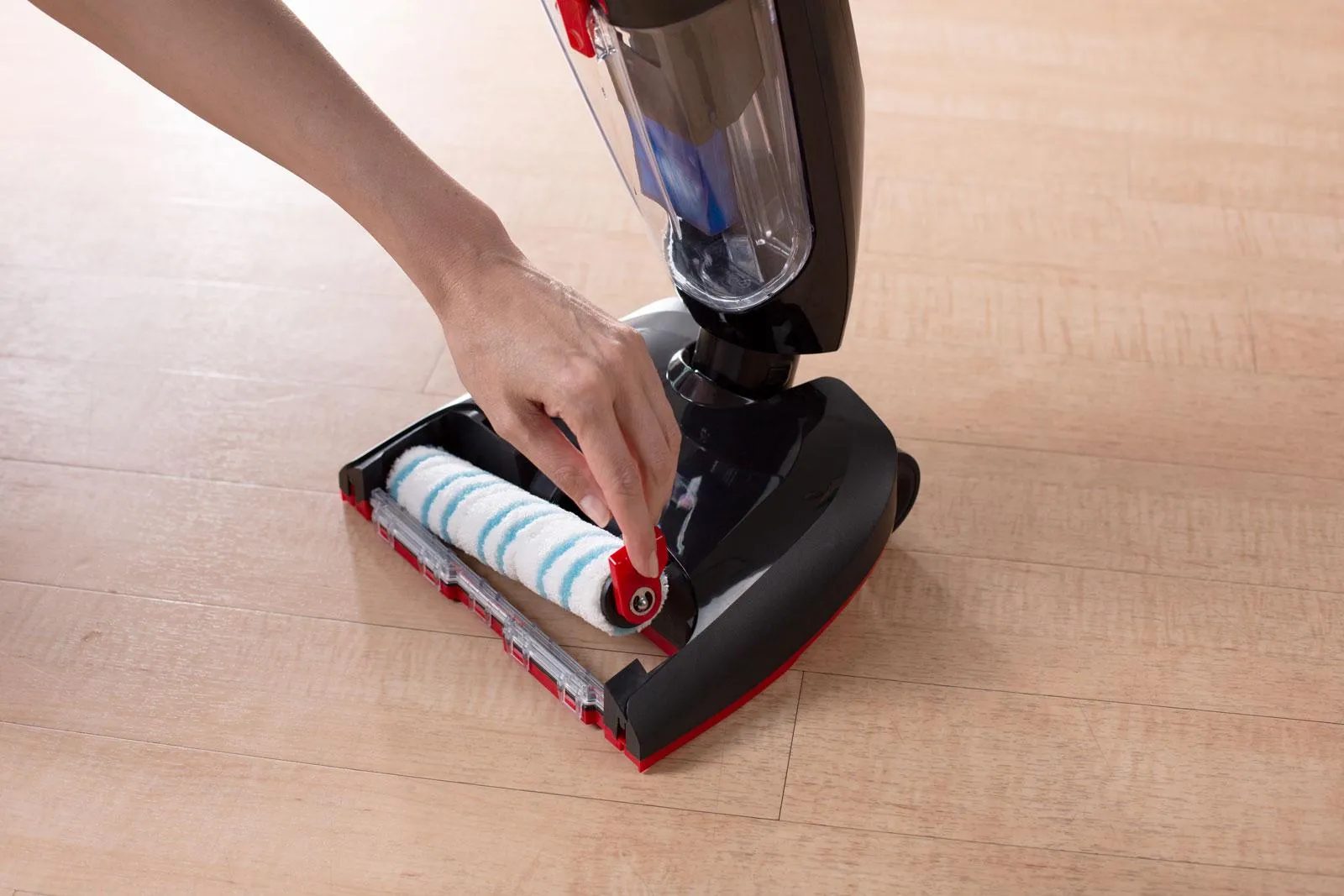 Pulizia pavimenti con Vileda JetClean 3in1: un innovativo strumento che  aspira, lava e asciuga - Cose di Casa