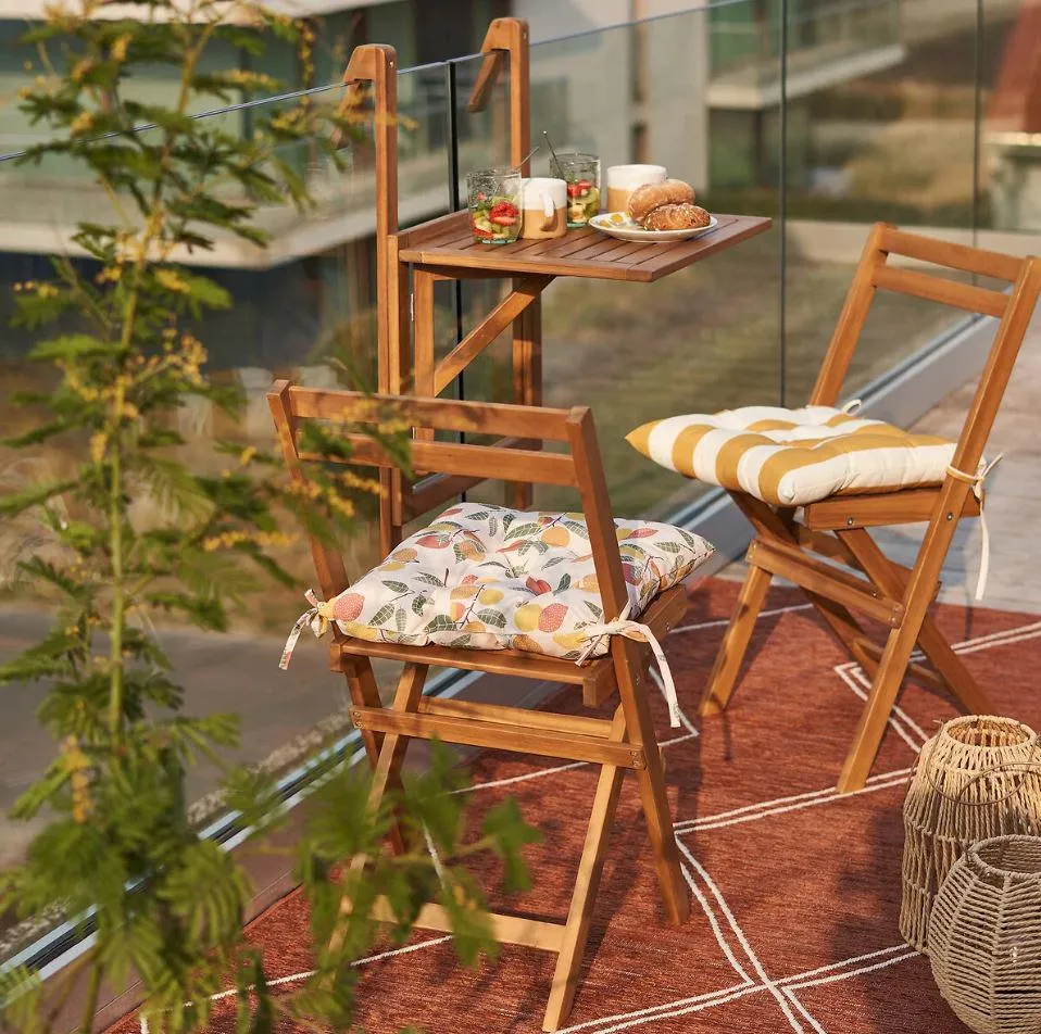 Tavolo piccolo e sedie per il balcone: 32 modelli adatti a uno spazio  contenuto - Cose di Casa
