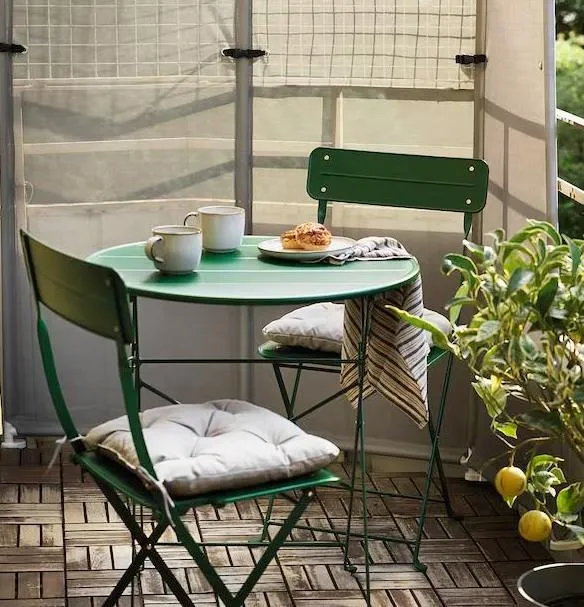 Tavolo piccolo e sedie per il balcone: 32 modelli adatti a uno spazio  contenuto - Cose di Casa