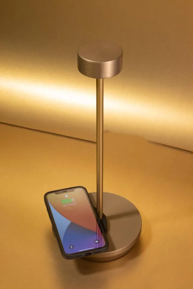 Le lampade e i mobili con ricarica wireless per il tuo smartphone