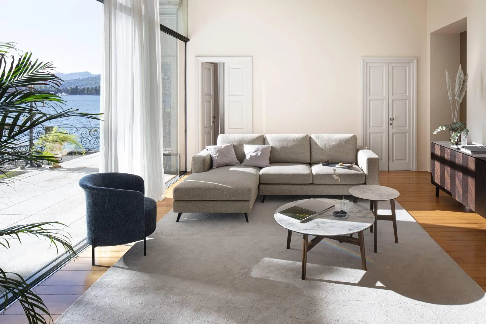 Scegliere il divano: piccolo, tre posti, con penisola o angolare