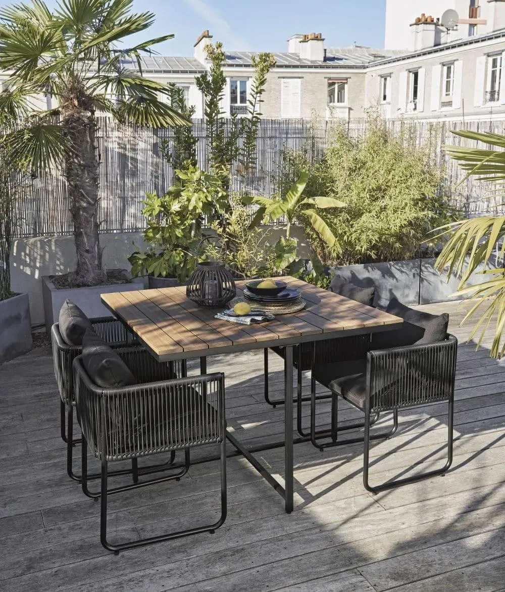 Se lo spazio outdoor è piccolo scegli un tavolino pieghevole