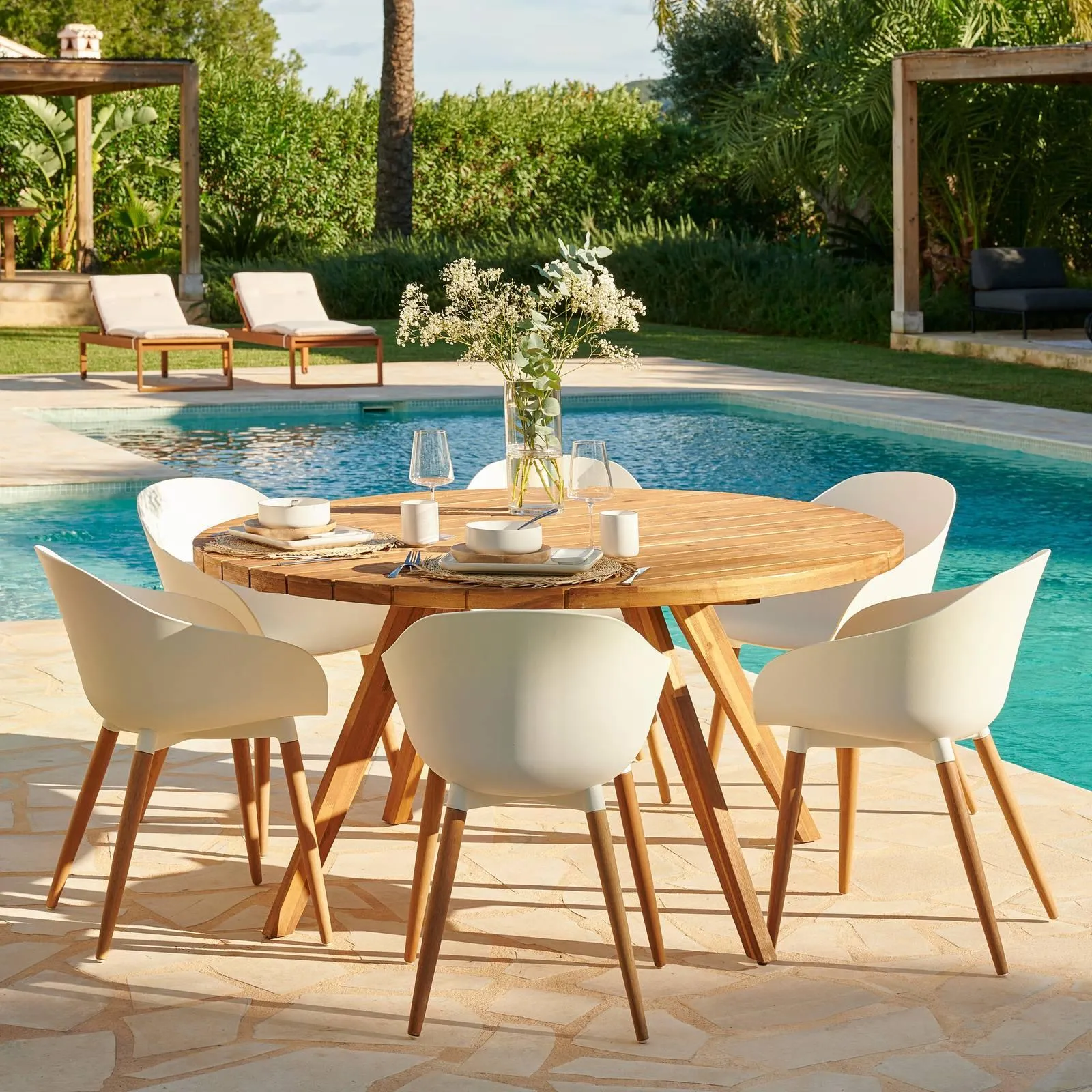 Tavoli e sedie da esterno: varietà di materiali e stili - Cose di Casa