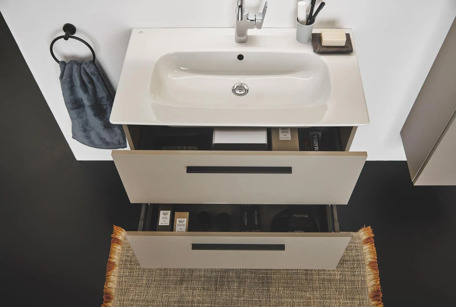 I vantaggi dei lavabo ad angolo - Mobili per l'arredo bagno