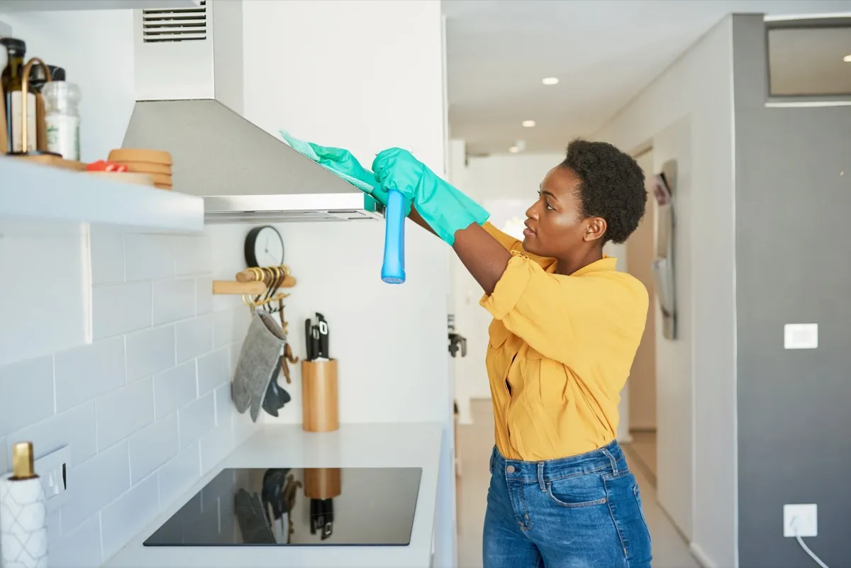 Come pulire la cappa della cucina e con quali prodotti - Cose di Casa